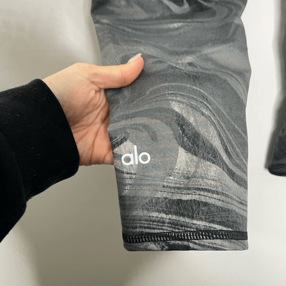 ALO Engineered AIrbrush Legging $80 Marble Crop Capri Gray Slate Yoga Run Pant M - Picture 4 of 5